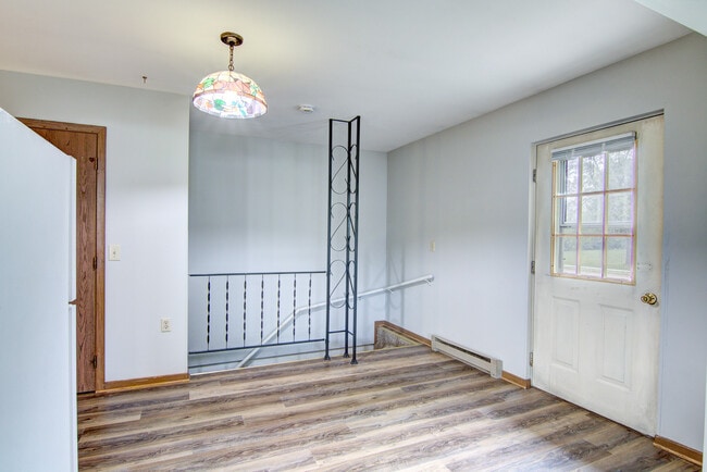 Building Photo - 2228 Peters Dr