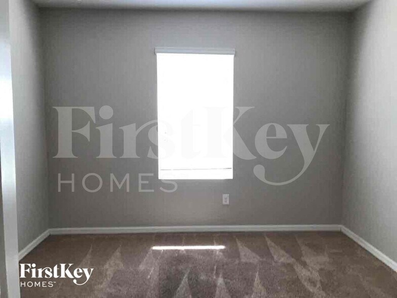 Building Photo - 220 SE 14th Terrace