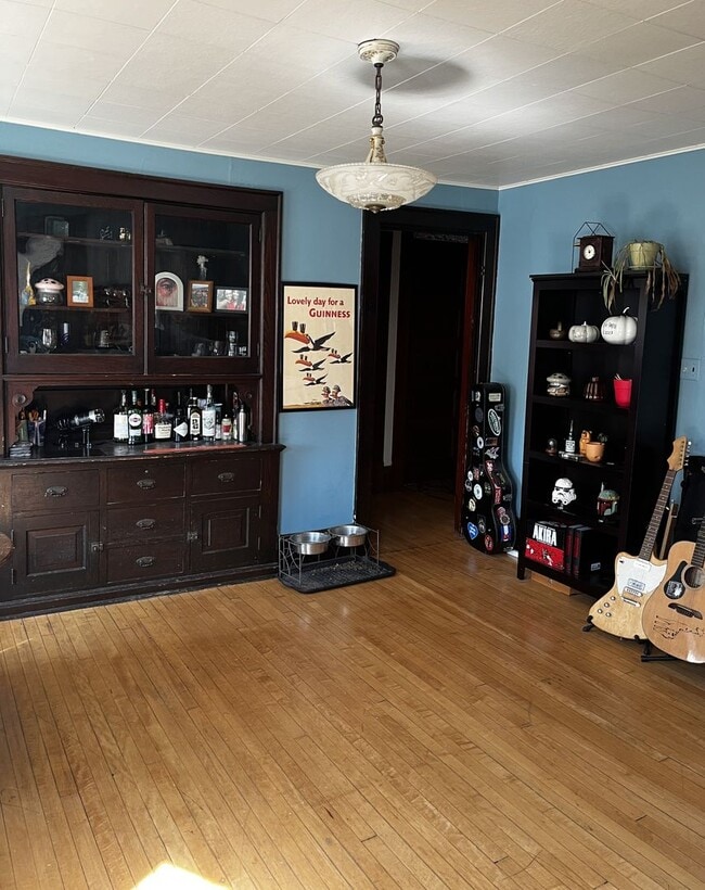 Building Photo - 1579 N Warren Ave