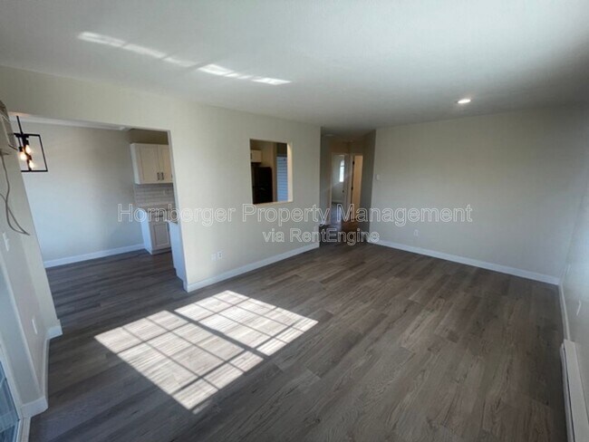 Building Photo - 1924 N Crestline St