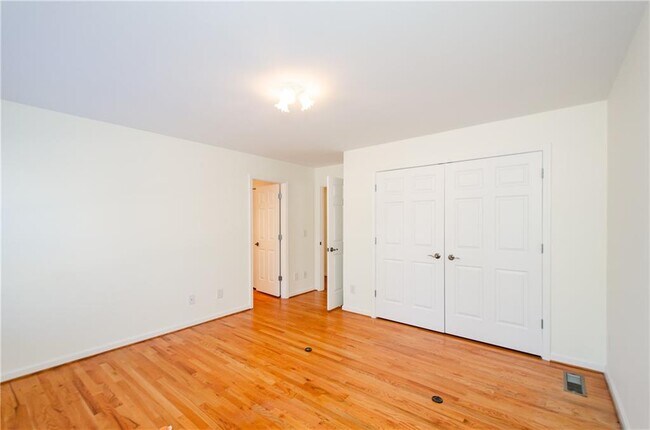 Building Photo - 3950 Chattahoochee Rd