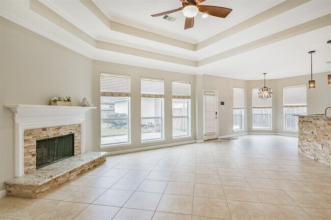 Building Photo - 13707 Elm Shores Dr