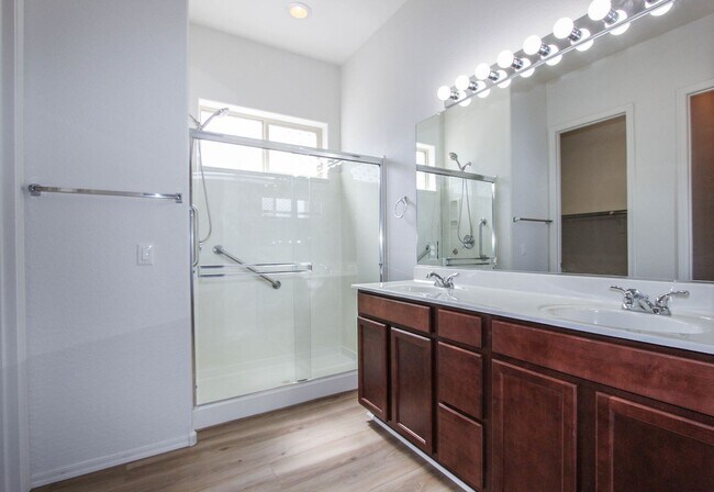 Building Photo - Three Bedroom Granville Home
