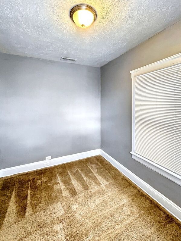 Building Photo - 5806 Bonna Ave