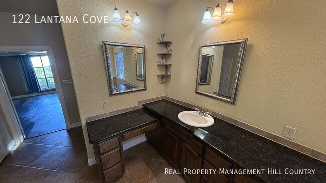 Building Photo - 122 Lantana Cove