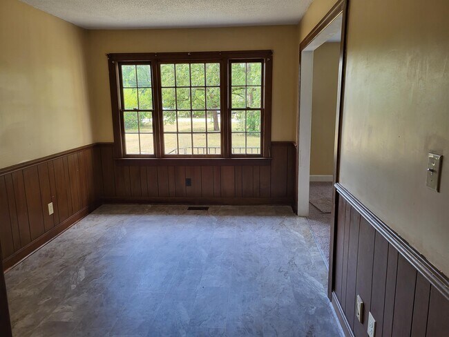 Building Photo - 3321 Oak Hill Dr