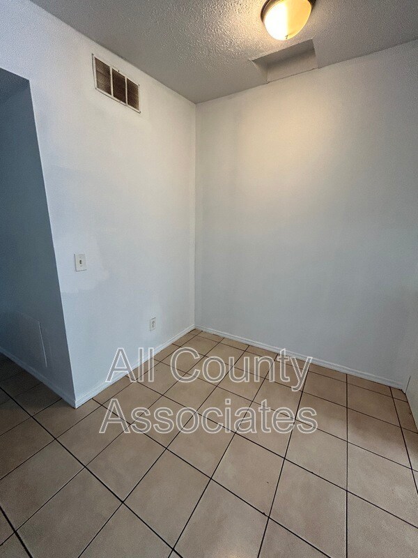 Building Photo - 8722 N 48th St