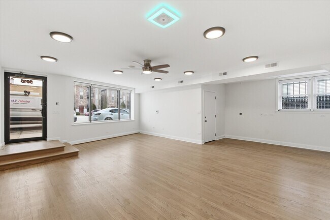 Building Photo - 5915 N Milwaukee Ave