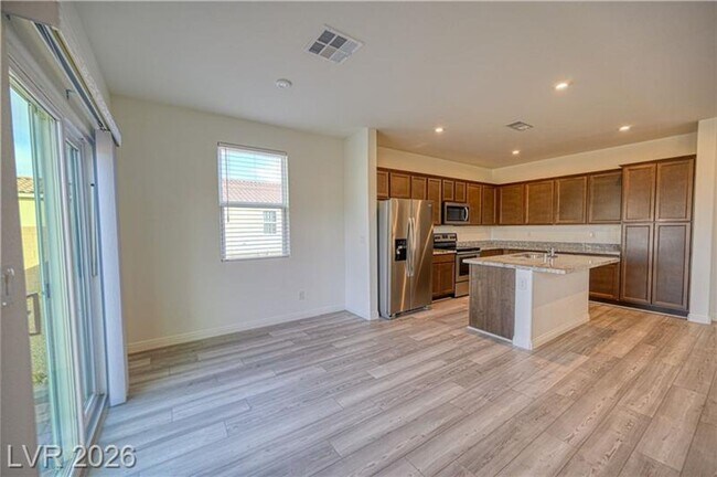 Building Photo - 3602 E Umatilla Ave