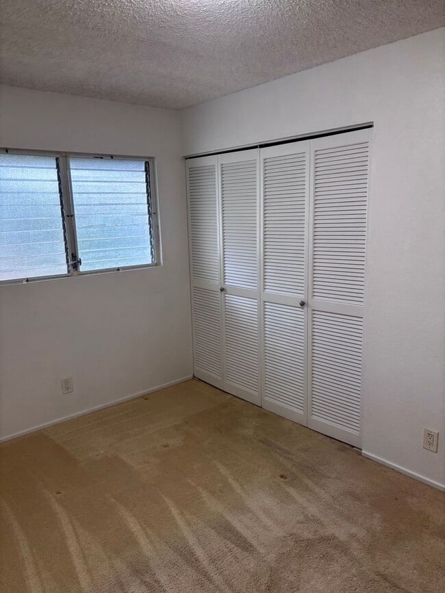 Building Photo - AVAILABLE NOW | 2 Bedroom, 1 Bathroom Townhome | Located at Waiau Garden Court Community | Includ...