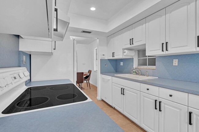 Building Photo - 313 NW 42nd St