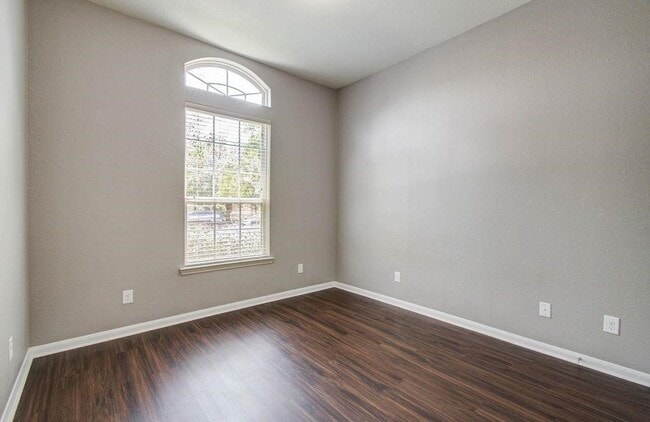 Building Photo - 17622 Quiet Shores Dr