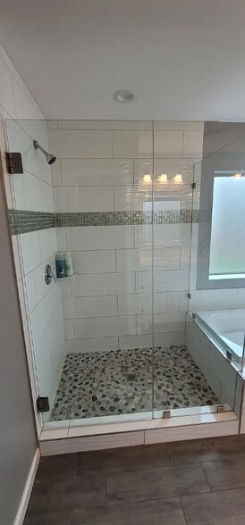 Building Photo - 8220 E Northland Dr