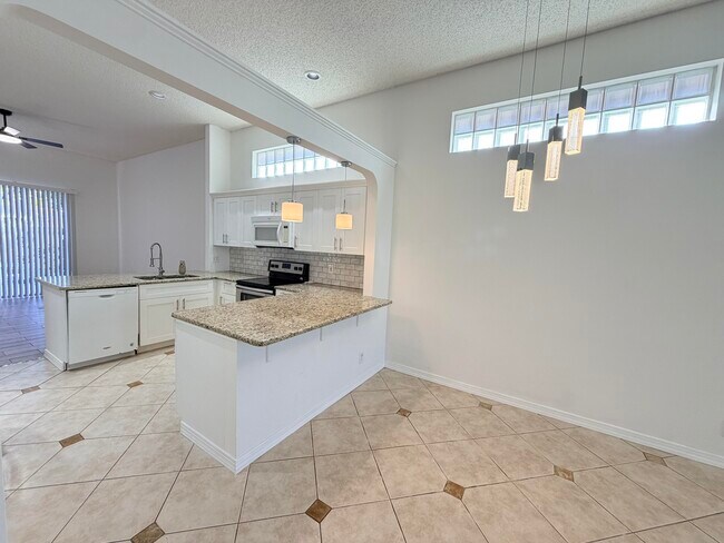 Building Photo - 133 Woodlake Cir