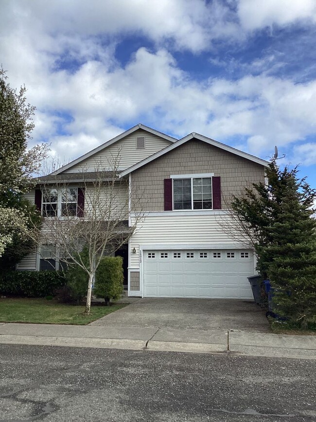 Primary Photo - 4 Bedroom Home with Loft in Snohomish