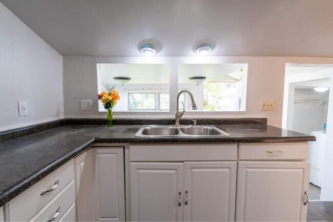 Kitchen - 51 East 21st Street