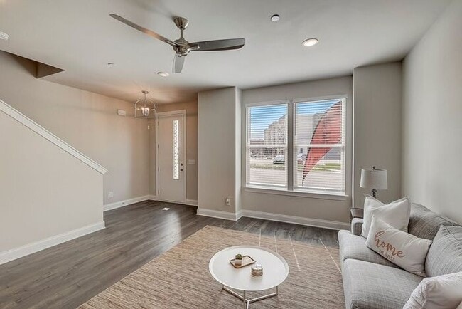 Building Photo - 1001 Lifford Ln