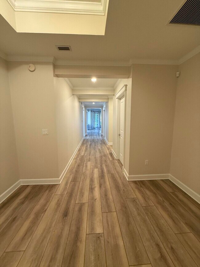 Building Photo - 404 Kelly Plantation Dr