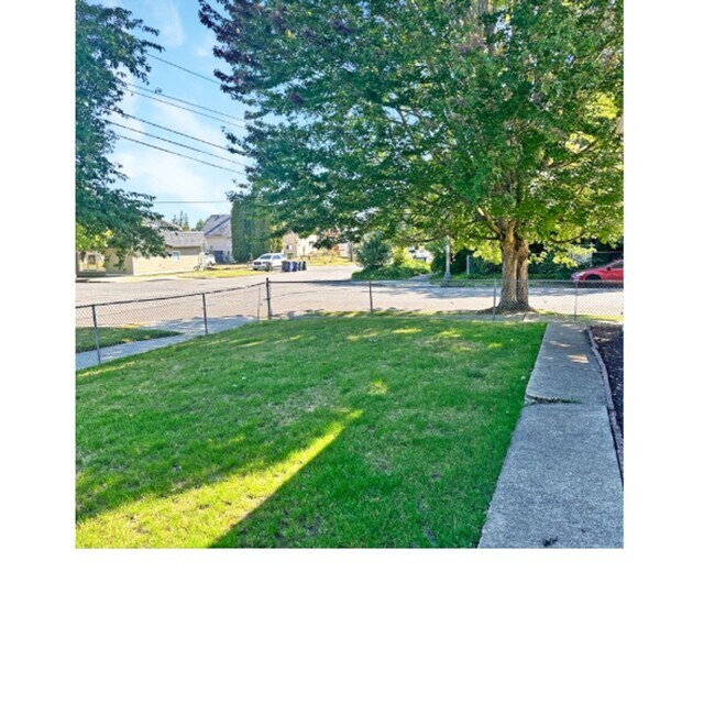 Building Photo - 4002 S Yakima Ave