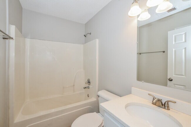 Building Photo - 6164 Kingsview Dr