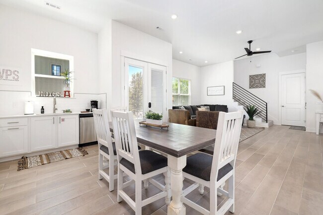 Building Photo - 158 E South St