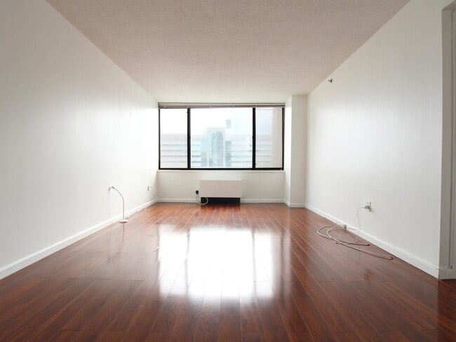 Building Photo - 45 River Dr S