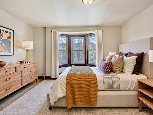Primary Photo - Large Four Bedroom In York!