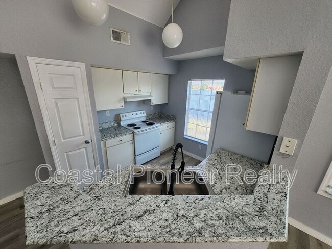 Building Photo - 9232 Lake Chase Island Way