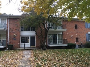 Building Photo - 444 N Fox Hills Dr