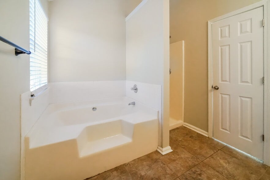 Building Photo - 4554 Glider Cir