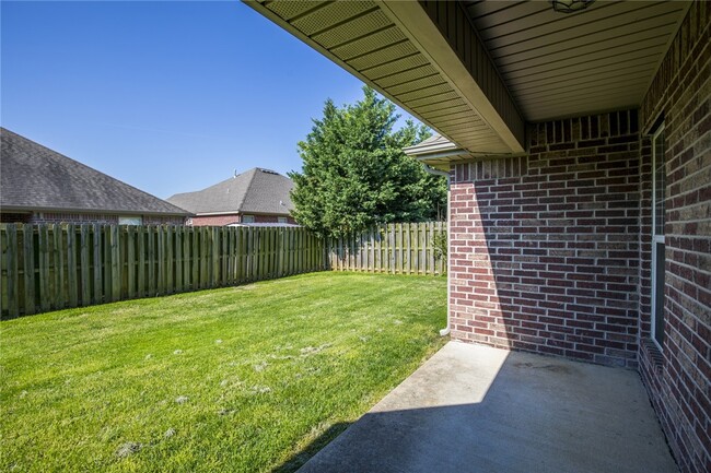 Building Photo - 1250 Torbay Trce