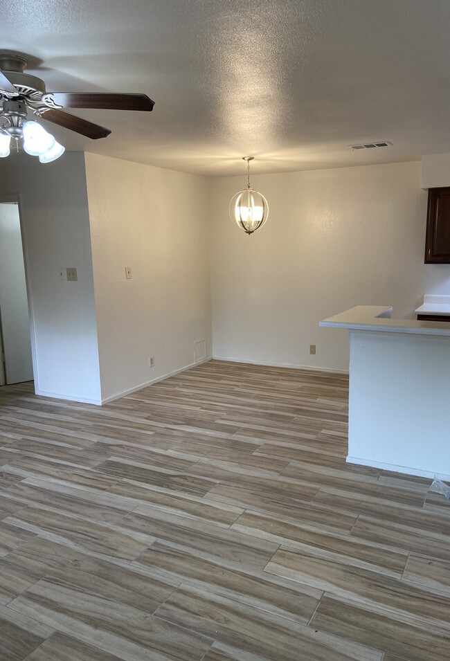 Dining nook comfortably seats 4 - 12811 Broughton Way