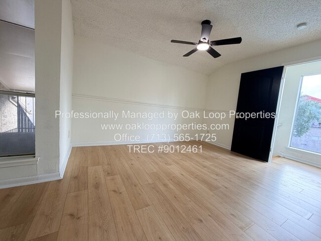 Building Photo - 10855 Meadowglen Ln