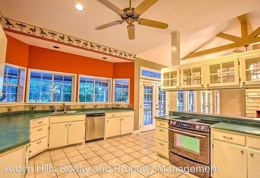 Building Photo - 1708 Quinlan Creek Dr