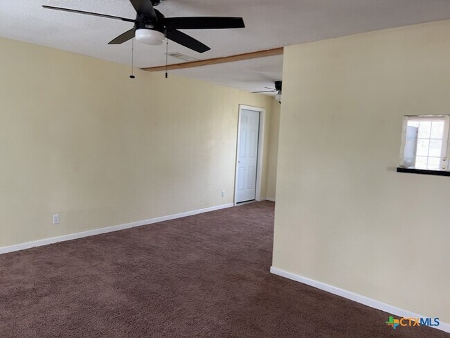 Building Photo - 515 W Kern Rd