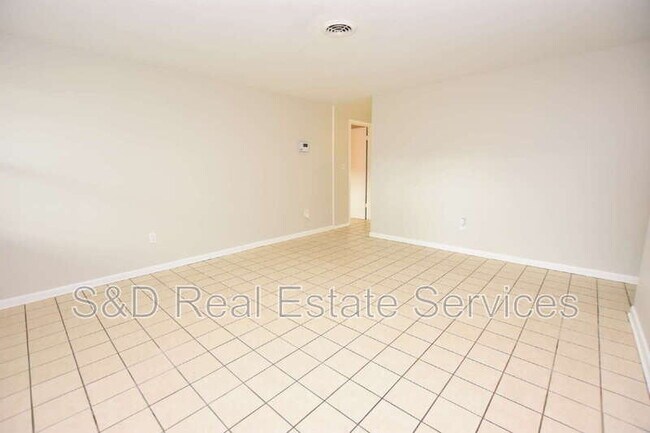 Building Photo - 1424 Phyllis St