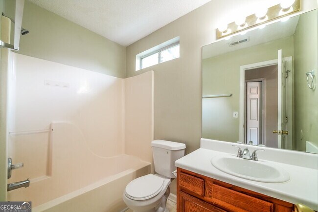 Building Photo - 1214 Foxwood Dr
