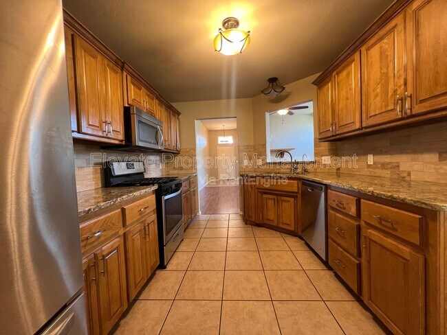 Building Photo - 1709 Del Simmons Dr