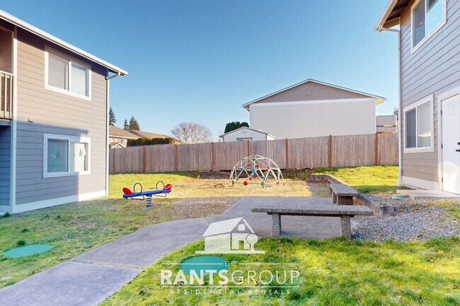 Building Photo - Cuter 2 Bed in the heart of Yelm!