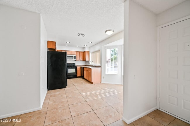 Building Photo - 2602 W Winchcomb Dr