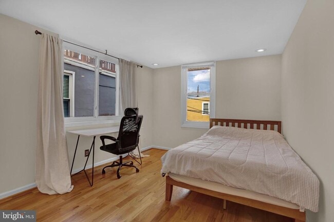 Building Photo - 2308 E Fairmount Ave