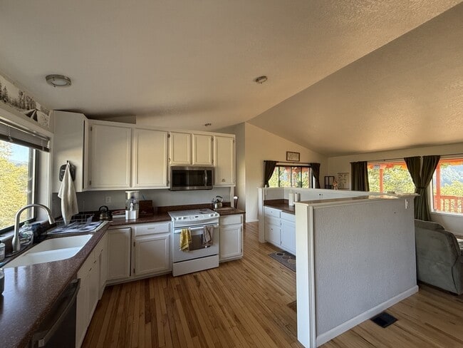 Building Photo - 539 Hatfield Dr