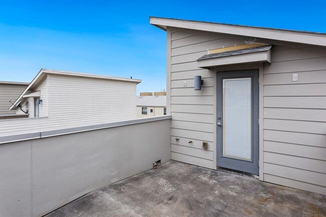 Building Photo - 348 Eado Park Cir