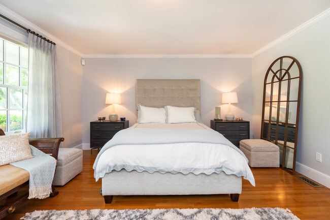 Building Photo - 3 Barclay Sq