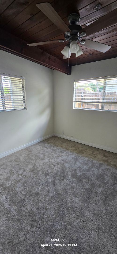 Building Photo - 3 bedroom 2 bath home near schools and shopping