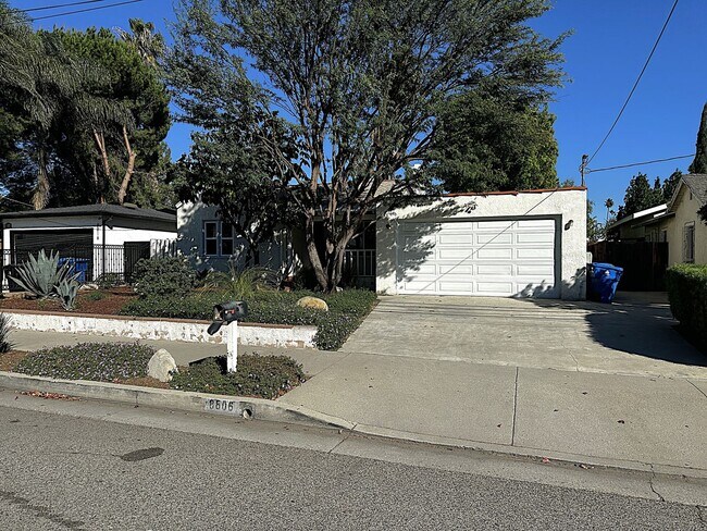 Primary Photo - Spacious 4-Bed, 2-Bath Home with Garage an...