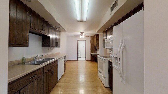 Building Photo - 933 High Meadow Dr