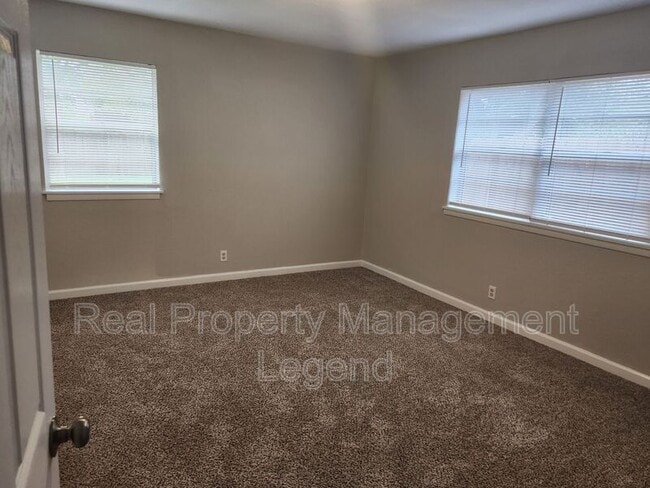Building Photo - 7009 Corona Dr