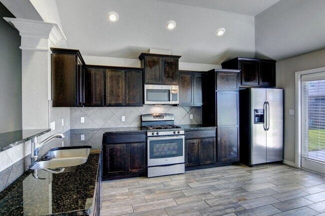 Building Photo - 3021 Cantabria St