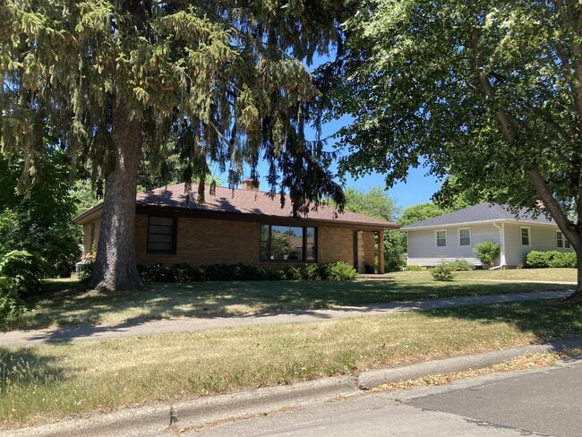 Building Photo - 418 S Owen Dr